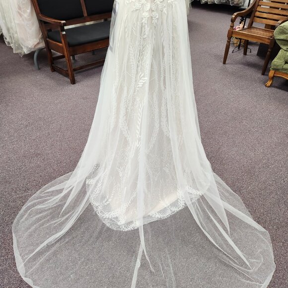 Private Label Shivani Size 8 Ivory/Stone Halter Neck Bridal Gown/Wedding Dress - Picture 9 of 9